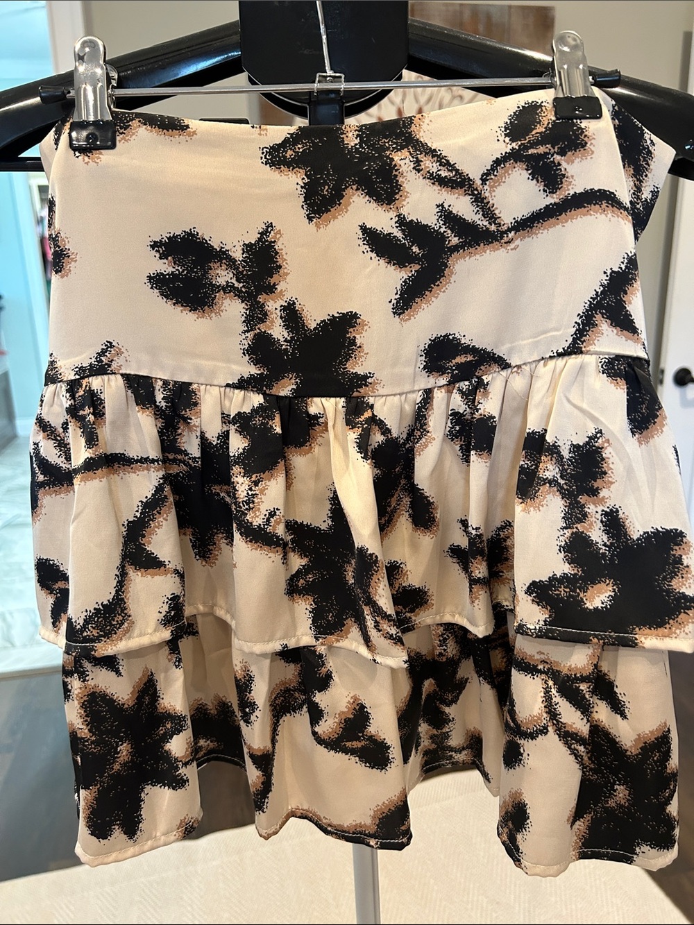 TCEC NWT Beige, Black & Cream Abstract Floral Mini Skirt with short underneath!